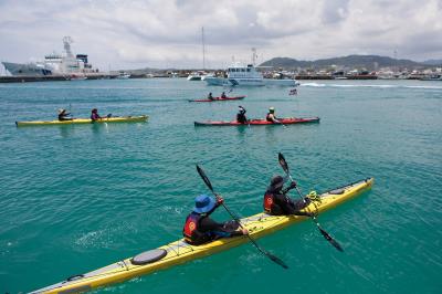 「海鯖迴家」 活動，保育人士自南方澳 勇渡黑潮，為守護鯖魚而划。 （廖大慶提供）