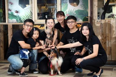 在台灣的各個角落，尚有一群年輕人，自己出錢出力 來推廣蔬食及動物平權的理念。