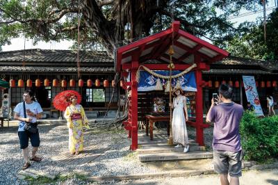 花蓮民生社區發展協會用心維護將軍府,備有浴衣提供旅人體驗。 花蓮民生社區發展協會用心維護將軍府,備有浴衣提供旅人體驗。