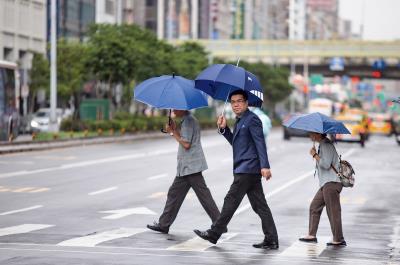 彭啟明以科學為本，成為窺破天象，趨吉避凶的現代雷雨師。 （林旻萱攝）