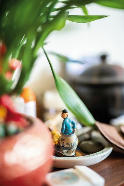 南耀寧收藏穿著唐裝的丁丁人偶，像是把自己喜愛的兩個元素：中華文化與漫畫人物，做了完美結合。 