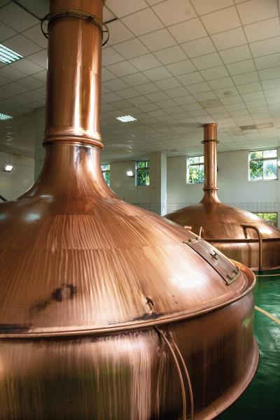 黃銅製糖化槽逐漸被不鏽鋼製設備取代, 目前台北啤酒工場內的已停用,轉為觀光用途。 黃銅製糖化槽逐漸被不鏽鋼製設備取代, 目前台北啤酒工場內的已停用,轉為觀光用途。