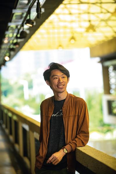 黃偉翔用筆桿翻轉社會對技職領域認知,成功帶給技職人光榮感。(莊坤儒攝影) 黃偉翔用筆桿翻轉社會對技職領域認知,成功帶給技職人光榮感。(莊坤儒攝影)