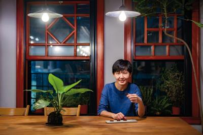 為了推廣精品巧克力,顧瑋除了推出COFE與COTE,也在大稻埕開設店面「COFE bar喫咖啡吧 」,深耕品味教育。 為了推廣精品巧克力,顧瑋除了推出COFE與COTE,也在大稻埕開設店面「COFE bar喫咖啡吧 」,深耕品味教育。