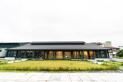 池上穀倉藝術館由梁正賢自家的老穀倉改建而成,不僅保存居民過去的記憶,也成為居民與駐村藝術家交流的空間。 池上穀倉藝術館由梁正賢自家的老穀倉改建而成,不僅保存居民過去的記憶,也成為居民與駐村藝術家交流的空間。