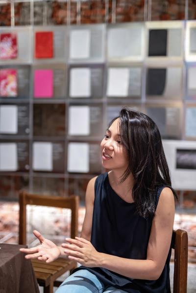 海歸回台的李依耘,從家族記憶裡承接下發揚紙文化的使命。 海歸回台的李依耘,從家族記憶裡承接下發揚紙文化的使命。