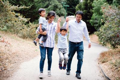 楊安澤與華裔妻子呂艾玲育有兩子。（楊安澤競選總部提供） 