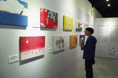 沒有生硬的教條,而是繽紛的圖文、影像和好玩的互動裝置,「我是兒童,我有權利」特展值得一遊。(林格立攝) 沒有生硬的教條,而是繽紛的圖文、影像和好玩的互動裝置,「我是兒童,我有權利」特展值得一遊。(林格立攝)