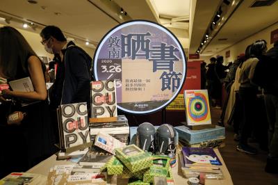 誠品舉辦各式活動：戶外音樂會、曬書節、閉館倒數計時等等。 