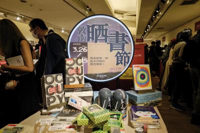 誠品舉辦各式活動:戶外音樂會、曬書節、閉館倒數計時等等。 誠品舉辦各式活動:戶外音樂會、曬書節、閉館倒數計時等等。