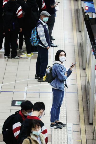 台灣防疫洞燭機先，迅速應變，讓民眾在小心警覺中仍可以正常生活。 