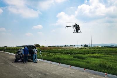 經緯航太與台大農學院攜手合作，運用多光譜儀及 紅外線/可見光整合相機，進行不同稻米品種生長 及染病狀況之比較。(莊坤儒攝)