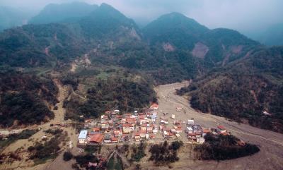 八八風災時，經緯航太協助那瑪夏鄉民族村進行空拍， 了解受災情況。 
