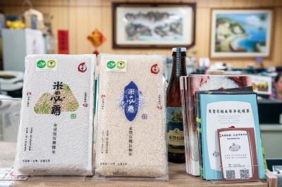 曾國旗以家鄉之名,創立「東豐」品牌,行銷合作社的雜糧、稻米等產品。 曾國旗以家鄉之名,創立「東豐」品牌,行銷合作社的雜糧、稻米等產品。