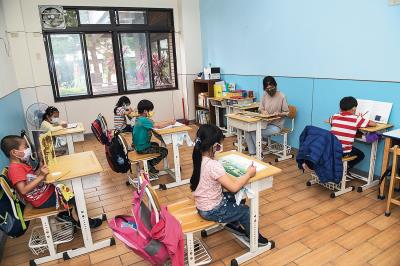 博幼的教學方式因材施教,老師會透過測驗,確認學生釐清觀念後,再教新的知識。 博幼的教學方式因材施教,老師會透過測驗,確認學生釐清觀念後,再教新的知識。