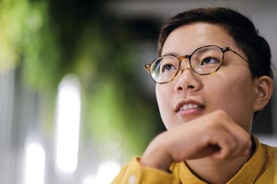 梁郡家過去經常參加博幼舉行的歌唱比賽,從中發現自己的長處,現在工作之餘,仍會到餐廳駐唱。 梁郡家過去經常參加博幼舉行的歌唱比賽,從中發現自己的長處,現在工作之餘,仍會到餐廳駐唱。