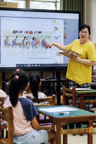 博幼強調大量閱讀,內容涵蓋國內外大小事、經典名著與普通常識等等,並自行設計教材提供給有需要的非營利單位使用。 博幼強調大量閱讀,內容涵蓋國內外大小事、經典名著與普通常識等等,並自行設計教材提供給有需要的非營利單位使用。