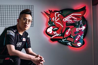18歲就入行的陳奕(Ziv),參賽經驗豐富,也經歷了電競產業從初萌到爆發性成長的各階段歷程。 (林旻萱攝) 18歲就入行的陳奕(Ziv),參賽經驗豐富,也經歷了電競產業從初萌到爆發性成長的各階段歷程。 (林旻萱攝)