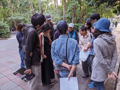 回看工作室在植物園內舉行聆聽工作坊。 回看工作室在植物園內舉行聆聽工作坊。