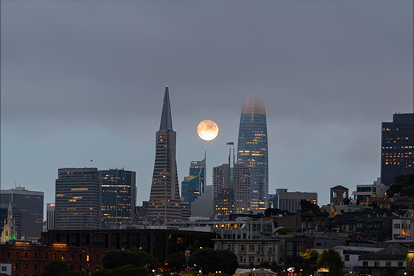 ��G�ܤj�F�H Is It a Bird? Is It a Plane?  No... It's a Supermoon
