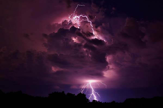 äp The Never- Ending Lightning Storm