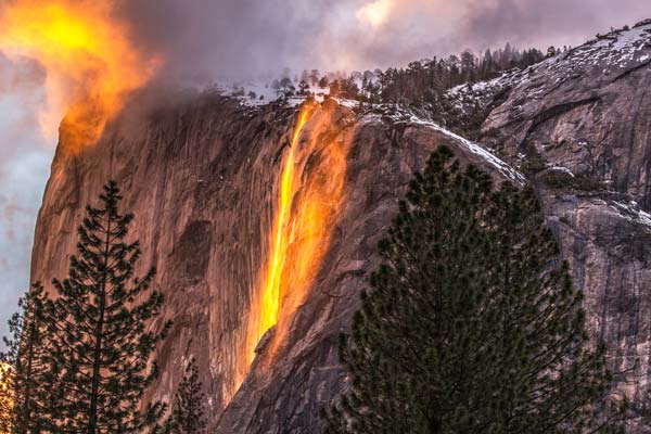 二月限定！優勝美地火瀑布 The Stunning Horsetail Falls at Yosemite!