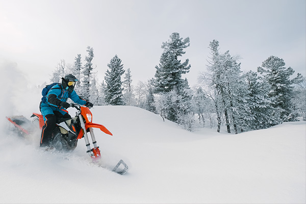 最新極限運動：雪地單車 Snow Biking: The Newest Extreme Sport                             
