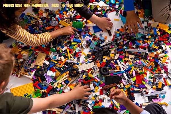 зNLְn LEGO: The Building Blocks of Creativity