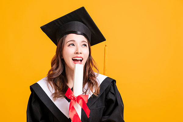۾ǦAXICaps Off to Graduates!
