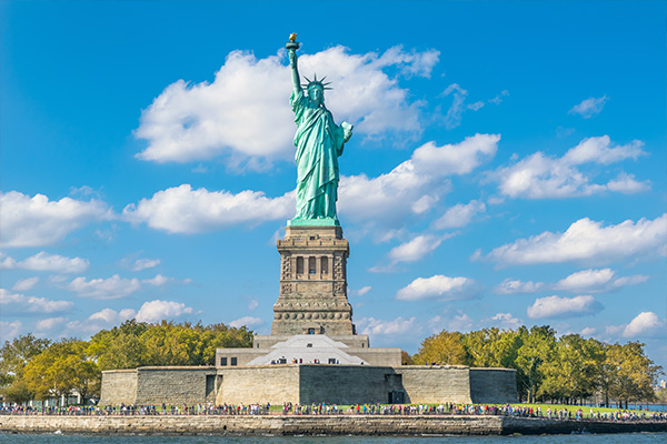 ۥѤk }vLì Commemorating the Historic Arrival of Lady Liberty in New York