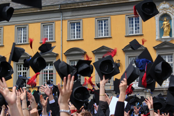 ~ּ֡IǳƦnﱵӤFܡHCelebrating the End of High School and the Next Step