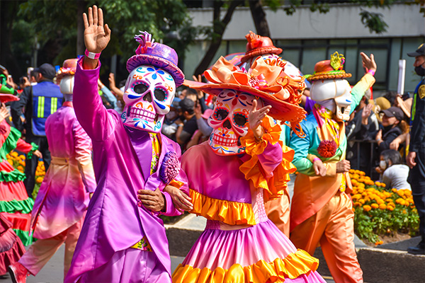 �`�F�`�G�H���`�����ͩR The Day of the Dead: Honoring Life through Death<b>A hidden name, a new life